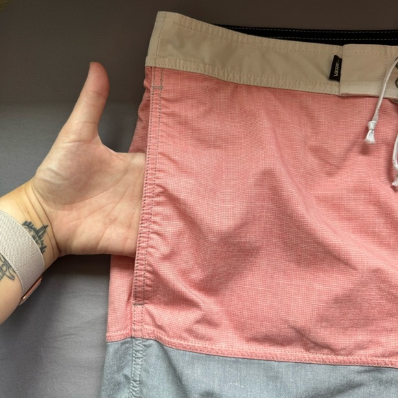 Vans shorts mens 36 striped swim trunks grey white & pink - Picture 7 of 12